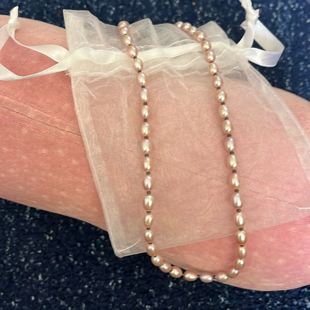 NWOT 18” natural freshwater pearl necklace